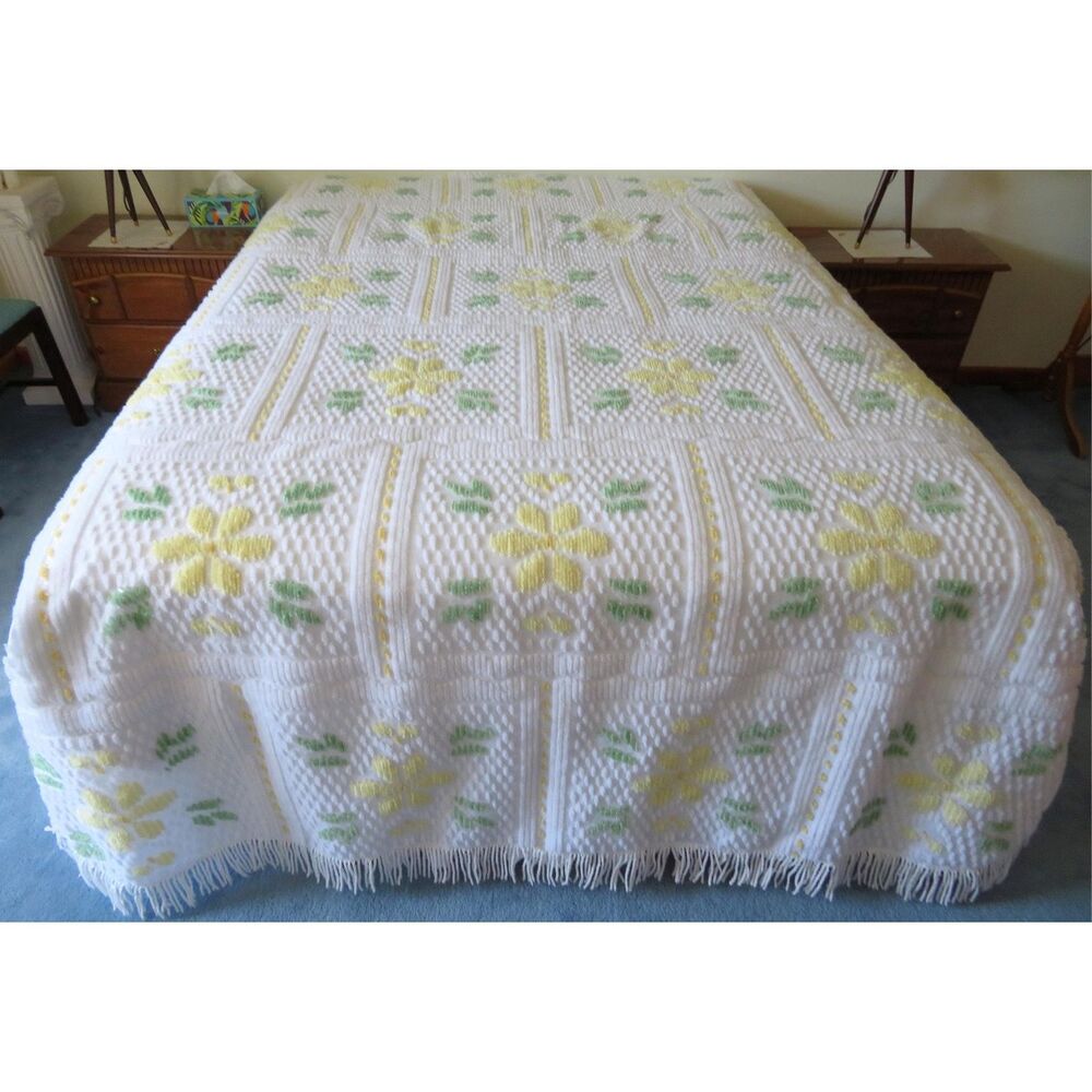 Vintage Floral Chenille Bedspread Coverlet with Fringe 101”x91” Cottagecore